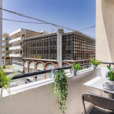 아파트 Blue Ivy 1-br In Center 라르나카